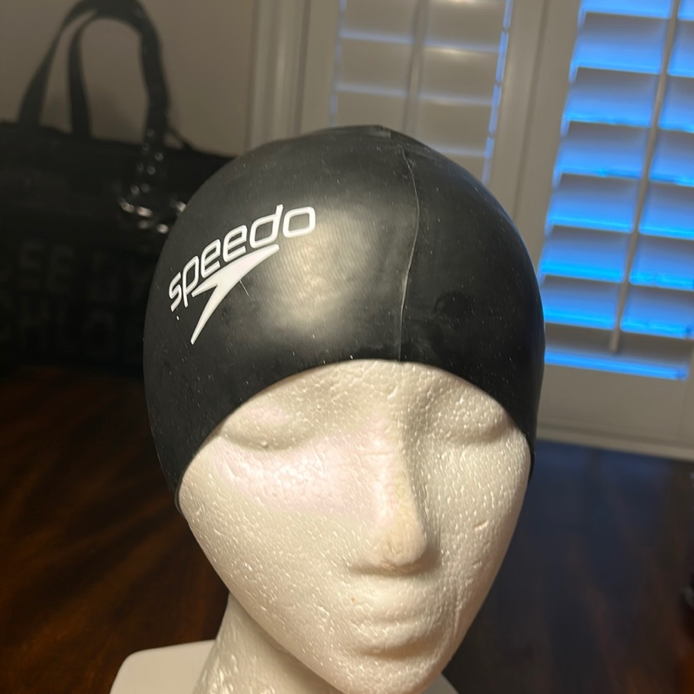 Speedo unisex adult black  swim cap.